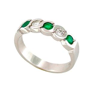 Anillo en oro de 18k y Esmeralda Colombiana y Diamantes AN32